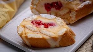 Málnás babapiskótatekercs sütés nélkül