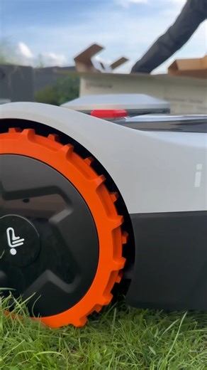 🎁 Unboxing & Smart Features Get a closer look at how Navimow brings effortless lawn care to life. Smart setup, smooth control, and a clean cut every time. Original clip by @_interior_and_more Our Autumn deal is live now🍂 Get more info here: https://us.navimow.segway.com/s/IURee #SegwayNavimow #navimow #LawnCareTech #smartmower #Lawncare #FallDiscount | Segway Navimow