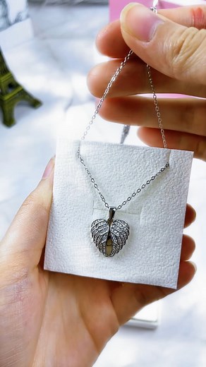 🕊️💖 Carry the memory of your loved one with this Angel Wing Necklace. A beautiful, meaningful tribute to honor them forever. Personalize it with their name & cherish them always! 🕊️ Buy now: https://goduckee.com/02acxx140225 Buy now and make every celebration special! 🎁✨ Worldwide shipping #goduckee #personalizedgift #memorialgift #necklace #accessories #heavencouple #giftforheavencouple #angelwings #customname #fashionablestyle #remeberancevibe | Duckee Inspiration