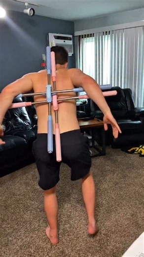 Vũ Ngọc Sơn on Instagram: "Mọi người cùng Sơn thử bài tập kéo giãn vùng lưng nhé! #vungocson #drson"