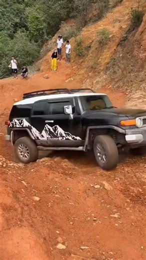 Toyota FJ Cruiser VS Jeep Wrangler! #offroad #4x4 #4wd #landcruiser #jeep