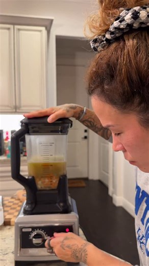 Ready for the easiest crab bisque to impress your family and friends this holiday season? Try this recipe! Ingredients: For the Base 2 tablespoons butter 1 tablespoon Olive Oil 1 chopped Onion 2 stalks Celery 1 medium Carrot 6 cloves Garlic For Thickening and Flavor 1 tablespoon Flour-I didn't have flowers so I added cornstarch instead. 4 cups Seafood Stock or Chicken broth For Creaminess 1 cup Half-and-Half or Heavy Cream For Seasoning 1 tablespoon Old Bay Seasoning 1 teaspoon Paprika to taste 