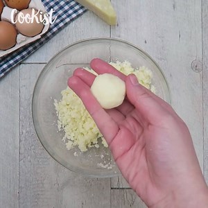 110K views · 484 reactions | Here’s a great way to use leftover egg whites! Would you have ever thought of making these? | Cookist Wow | Facebook