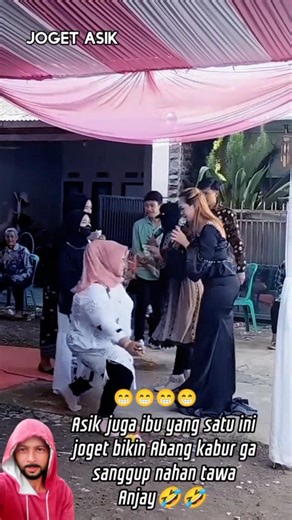 Ternyata ibu ini asik juga joget Sampai si Abang ngakak liatnya #shorts #dance #hiburan