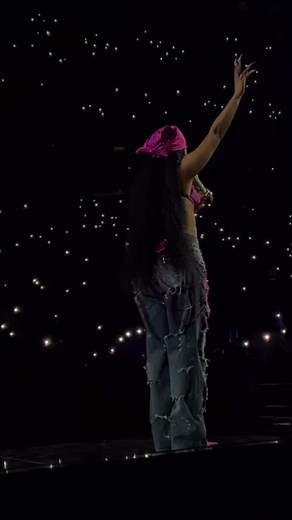 Nicki Minaj Concert: The Night is Still Young Motivational Speech!