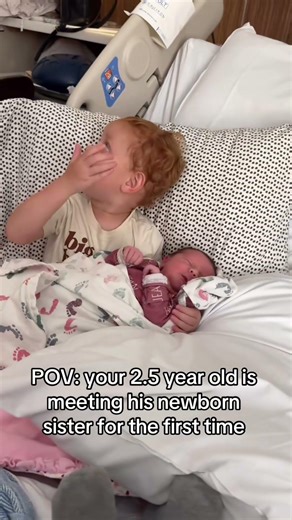 Toddler meets baby sibling for the first time 😆#ToddlerMeetsBaby#BabySibling#FunnyFamily#familylif