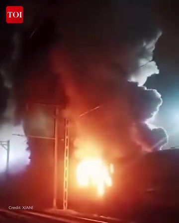 2.2K views · 14 reactions | #Pune | Fire breaks out at a coach of a #train stationed at Pune Railway Junction yard 4 fire tenders reached the spot. The fire was brought under control #Maharashtra #fire #trainfire #InstaWithTOI | The Times of India | Facebook