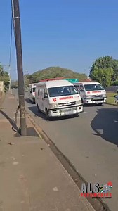 🚨 BREAKING NEWS | UMBILO CRASH 🚨 A university school bus transporting students collided with a car on Rick Turner Road, Umbilo, this afternoon (18 August 2025, 14:30). 🚌🚗 ⚠️ ALS Paramedics confirm multiple injuries ranging from minor to serious among commuters. 📹 Video: ALS Paramedics #Umbilo #DurbanNews #BreakingNews #ALSParamedics #RoadSafety #AccidentUpdate | Daily News