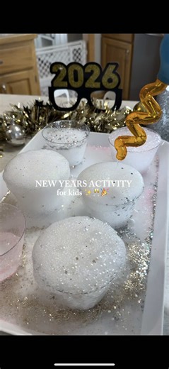 New Year’s activity for kids ✨🎉 2–3 tbsp baking soda per cup, then add vinegar and watch it fizz 🫧 #newyears #activityforkids #sensoryactivities #sensoryplay #momlife