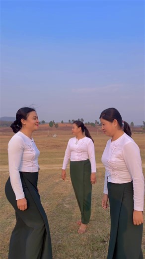 #ခက်ပြီဘယ်လိုလဲ😝 #ကလေးတွေနော် ရန်မဖြစ်ကြနဲ့🤣နောက်ကရန်မဖြစ်အောင်တားနေတာလား တွန်းပို့နေတာလားမသဲကွဲဘူး🤭စပ်ဖြီးဖြီးတွေနဲ့#trendအမှီလေး😜💗 @Daw Thein Han @Hsu Thet Mon☕ @💚K & C🤍 @Daw Su Su Han @Shwe Yoke