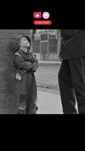 Charlie Chaplin Window Repair Scheme 😂 | The Kid 1921 #Shorts