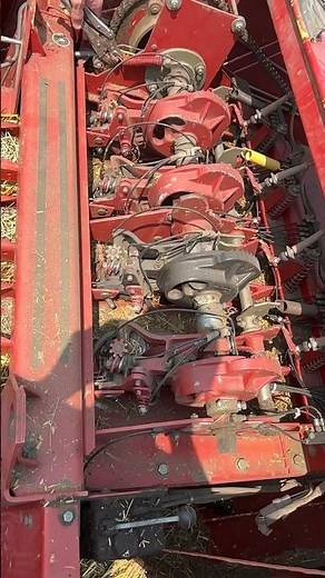 New Holland D 1000 big square baler tying a knot in slow motion ￼