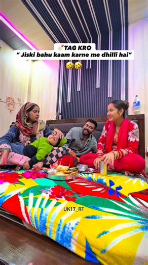 𝐑𝐚𝐯𝐢 𝐊𝐮𝐦𝐚𝐫 on Instagram: "Mention krdo jiski bahu kaam nahi krti🤣🤣 @uk17_rt . . #couple #comedy #viral #reels #trending"