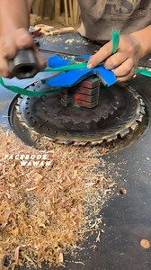tighten the saw blade using green string #woodworking #carpenter | Wawan