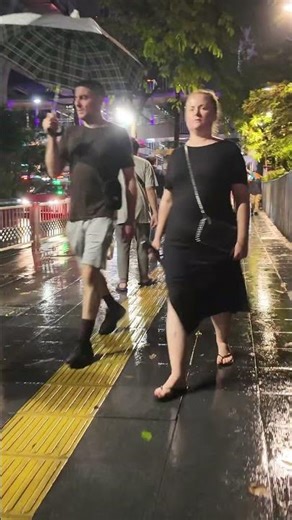 Lazy walk #thailand2025 #nightlife #travel #walkingtour #travelthailand#pattayanightlife #travelvlog