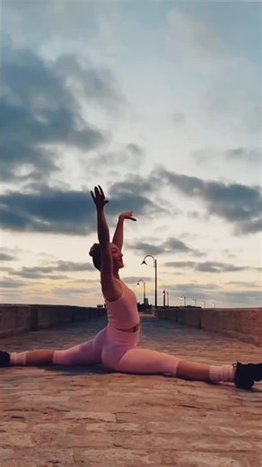 🏝🩰 Ballet Fit® playa verano = felicidad ✨ 📸 @anita.balletfit instructora oficial en Cádiz 🔝 #balletfit #ballerinaworkout #ballet #fitness #workoutmotivation