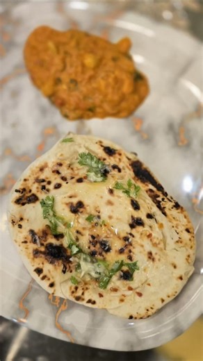 Butter Garlic Naan 🧄🧈 | No Tandoor Needed! #garlicnaan #naanrecipe #homemadenaan #viral #trending