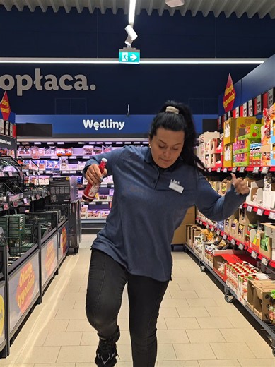 Lidl otworzył portal do lat 2000. Kultowe Smaki trafiły na półki, a ja - do Bravo. Tym razem nie jako czytelniczka. 😉 #reklama @Lidl Polska Zrób zakupy za min. 49 zł*, w tym min. 1 produkt z oznaczeniem ,,Kultowe smaki” na etykiecie cenowej i odbierz magazyn Bravo za 1 grosz. *Akcja obowiązuje od 15.06 do 17.06 lub do wyczerpania zapasów. Szczegóły oraz informacje o artykułach wyłączonych z akcji w regulaminie dostępnym w sklepach stacjonarnych u asystenta kas, a także na www.lidl.pl. Promocja 