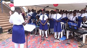 Catholic Choir Singing: MUHIKIRIIRE HOSSANA
