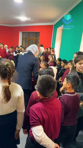 «Abubakr-school» on Instagram: "🏆 Genius Cup olimpiadasi g‘oliblari Abubakr School maktabi direktori Avazbek Hamidov tomonidan taqdirlandi! Oʻquvchilarimiz: 10 ta 3-o’rin 22 ta 2-o’rin 23 ta 1-o’rin 8 ta oliy o’rinni egallashdi👏 🔥 Oliy oʻrin egalari Qatar va Turkiya davlatlarida boʻladigan olimpiadalarga yoʻllanmani qoʻlga kiritishdi! Oldinda yana ko‘plab g‘alabalar kutmoqda! 🚀 ☎️90-610-26-26 @abubakr_admin1 📌Guliston shahar sayhun ko’chasi 7-uy."