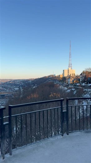 36K views · 1.2K reactions | View is amazing 朗 from the overlook on Mt. Washington!  #amazingview #pittsburgh #ScenicViews | View Pittsburgh | Facebook