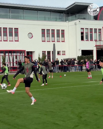 Le début de l'entraînement final en vue du match de Ligu des Champions de demain soir à Paris. #PSGFCB #MiaSanMia🔴⚪ | Bayern Munich / French