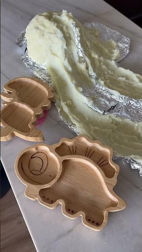 This is how I made a mashed potato volcano with gravy lava 🌋🦖 and dinosaur nuggets 🥔🔥 You have to...