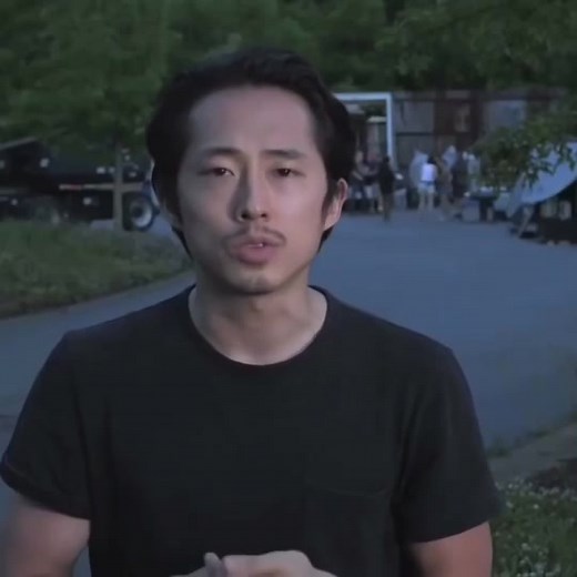 Steven Yeun's Behind the Scenes Kiss on TWD Set