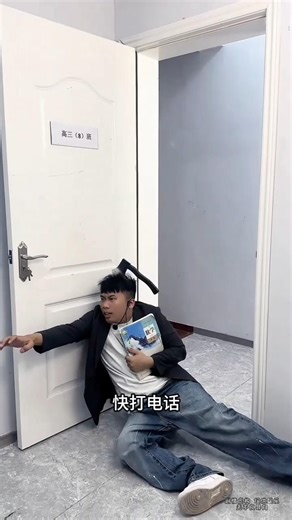 Teacher’s Smart Trick to Catch Students Using Phones!