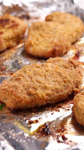 The best Baked Breaded Pork Chops! 🙌 DINNER ⬇ for the full recipe! Tender, juicy, and perfectly crispy on the outside 😍 They’re an easy weeknight dinner you’ll make again and again! #porkchops #easydinner #whatsfordinner #familymeals #familydinner #familydinnerideas #quickrecipes #quickmeals #easyrecipes #AllThingsMamma | All Things Mamma