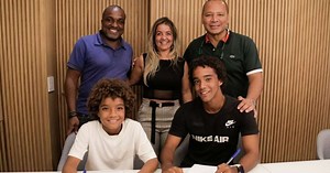 Pai de Neymar anuncia parceria para gerir carreira de promessa do Santos