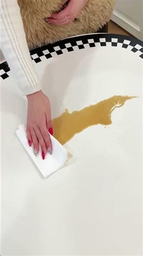 A messy desktop? A table mat solves the problem!