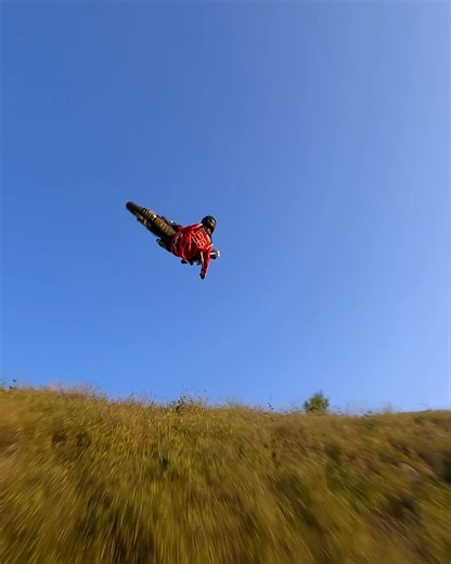 Smooth operator(s) 🏍️🚁Subscriber Wyatt Humphreys flew his #GoProFPV setup perfectly to capture Kyle Allison's whip wizardry. This 240fps shot earned them $1,000 after submitting the clip to GoPro.com/Awards. | GoPro