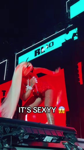 Rolling Loud (@rollingloud)’s video of XXXTENTACION Rolling Loud Performance