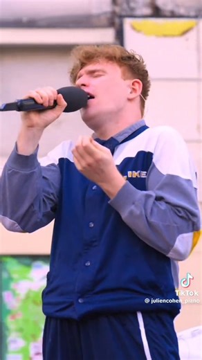 This is the greatest musical flashmob. No question.❤️ | Be Happy