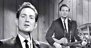 Watch Willie Nelson Before All The Beard And The Braids, In This 1965 Performance