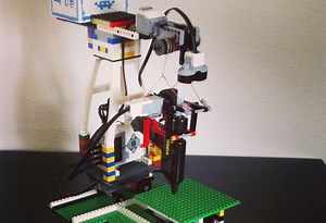 Lego 3D Printer Created Using EV3 Mindstorms And Glue Gun (video)