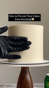 Such a simple hack… but SO effective! “The magic in cornstarch is its ability to absorb moisture.” And I figured - why not use that to fix cake condensation once and for all? If your cakes tend to get sticky or sweaty after refrigeration, try this: Lightly spray cornstarch (aka cornflour) over your buttercream, ganache, or whipped cream cakes before chilling. It even works on colored cakes, leaving a slightly velvety, matte finish! Comment ‘Amazon’ if you’d like the link to the spray tool I use.