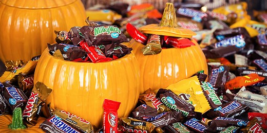 This New Calculator Tells You Exactly How Much Candy You Need to Buy for Trick-or-Treaters
