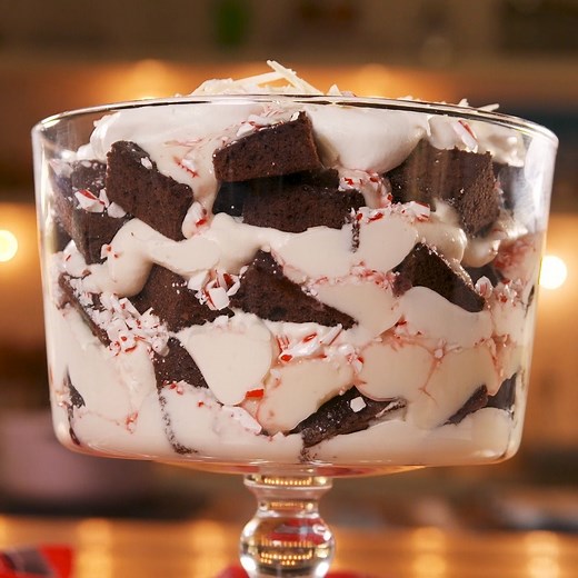 This Peppermint Bark Trifle is an instant holiday classic. Full recipe: http://dlsh.it/TdE0Eab | Delish