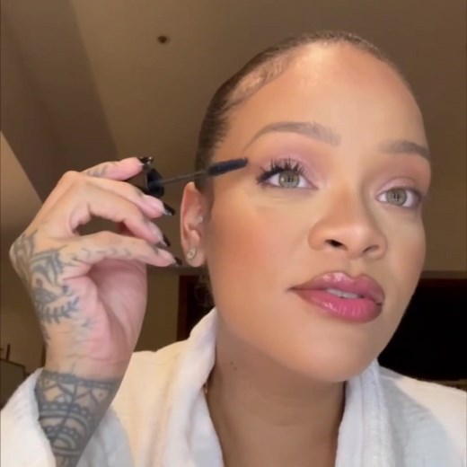 72K views · 11K reactions | Add ✨drama✨ to ya look! New Hella Thicc Volumizing Mascara delivers irresistibly thick +lifted lashes for voluptuous volume. | fentybeauty | Facebook
