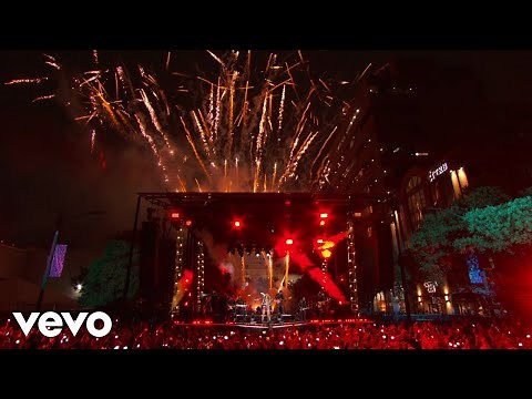 Carrie Underwood - Hate My Heart (Live From The CMT Music Awards)