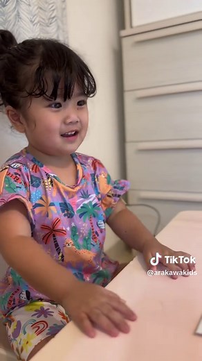 子ども専用のオンライン英会話やってみたよー✨先生の対応が、保育士みたい安心感すごい！ 歌を歌ったり、ゲームをしたり楽しめたよー！😍 25分みっちりマンツーマンレッスンも嬉しい！！ ぜひ6回無料でレッスンが受けられるチケットコード使ってねぇ〜💕 QQキッズの会員登録時に入力できるよ♪♪ 「TK00709852」です！！ #qqキッズ #qqkids #QQイングリッシュ #あらかわキッズ #まおぴ