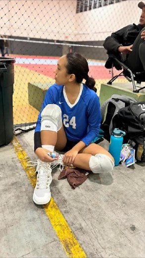 Volleyball players should use GO Sleeves® for enhanced performance and injury prevention! These are the first and only compression sleeves with embedded kinesiology tape, offering pain relief, stability during high-impact jumps and quick movements, and aiding in faster recovery. Keep your muscles supported and your game strong. For more details, check out the link in @gosleeves bio. Thank you @amayavb24 for your review. #Volleyball #VolleyballLife #GOSleeves #SportsRecovery #PainRelief #Compress