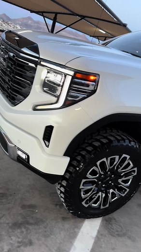 GMC Sierra Denali Ultimate 2022.5 Impecable y Accesorizada
