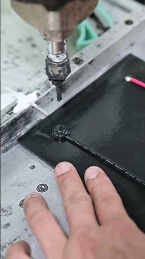 Automated Glueing Machine: The Best Partner for Solar Panels!