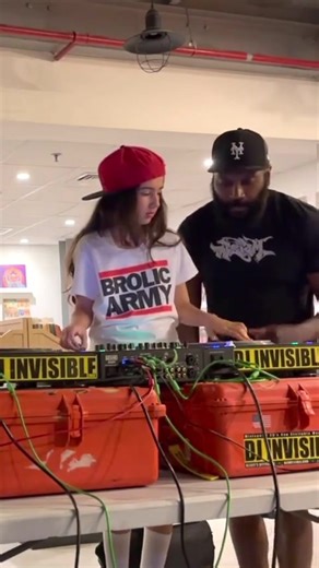 ‏Throwback scratching with legendary Dj Rob Swift 🎚️💪🏻🔥