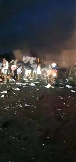 🚨 CIT Robbery – N2 Northbound, Durban 🚨 A cash-in-transit robbery was reported before Spaghetti Junction, N2 Northbound. 📹 Video footage shows multiple people attempting to loot from the debris 💰. 🚓 Police and emergency services are on the scene, securing the area and preventing further looting. ⚠️ Motorists and the public are advised to avoid the area and remain alert. #CITRobbery #Durban #N2Traffic #CrimeAlert #PublicSafety #LootingAlert | Suburban Control Centre
