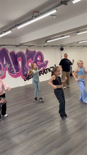 Another awesome class! We are so thankful for for the skills, advice and knowledge both Mr.youtube & Anna are sharing with our dancers🩷 | New Dance Generation