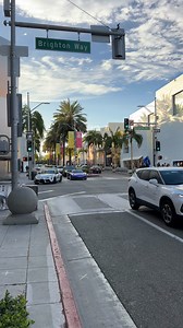 Pamela Anderson was spotted behind the wheel of a matte purple McLaren MP4-12C Spider cruising down Rodeo Drive—a bold pairing of iconic celebrity and British engineering. Originally priced around $270,000, the MP4 Spider delivers 616 hp from its twin-turbo V8 and was McLaren’s first-ever convertible road car. Fun fact: the MP4-12C was also the first production car to feature a carbon fiber monocoque chassis in its segment. #McLaren #MP412C #RodeoDrive #PamelaAnderson #SupercarSpotting #BritishE